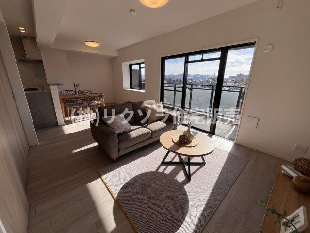 ライオンズガーデン枚方の居間・リビング|LDK16.7帖
■物件内覧・資金計画相談・住宅ローン相談、リフォーム相談、お問合せ受付中■
※当日・翌日のご内覧、ご相談はお電話でのお問合せがスムーズです！