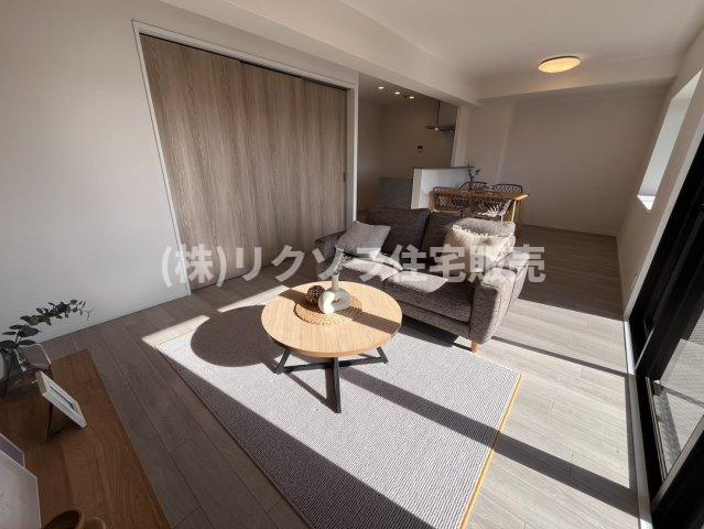 ライオンズガーデン枚方の居間・リビング|LDK16.7帖
■物件内覧・資金計画相談・住宅ローン相談、リフォーム相談、お問合せ受付中■
※当日・翌日のご内覧、ご相談はお電話でのお問合せがスムーズです！