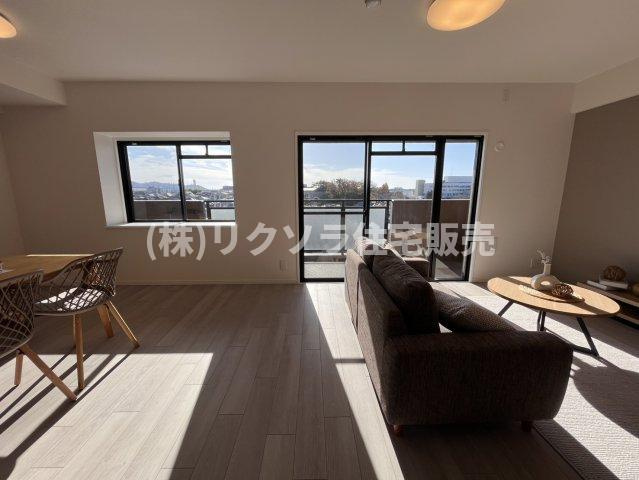 ライオンズガーデン枚方のダイニング|LDK16.7帖
■物件内覧・資金計画相談・住宅ローン相談、リフォーム相談、お問合せ受付中■
※当日・翌日のご内覧、ご相談はお電話でのお問合せがスムーズです！