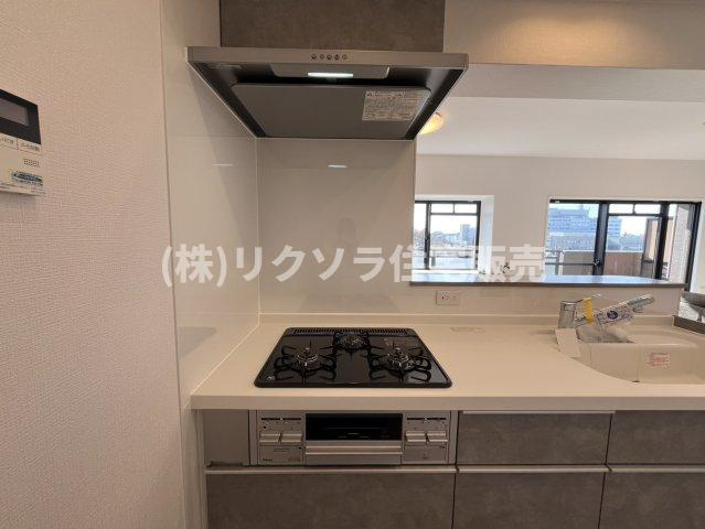 ライオンズガーデン枚方のキッチン|ビルトイン三口コンロ
■物件内覧・資金計画相談・住宅ローン相談、リフォーム相談、お問合せ受付中■
※当日・翌日のご内覧、ご相談はお電話でのお問合せがスムーズです！