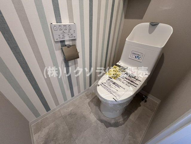 ライオンズガーデン枚方のトイレ|温水洗浄便座付き
■物件内覧・資金計画相談・住宅ローン相談、リフォーム相談、お問合せ受付中■
※当日・翌日のご内覧、ご相談はお電話でのお問合せがスムーズです！