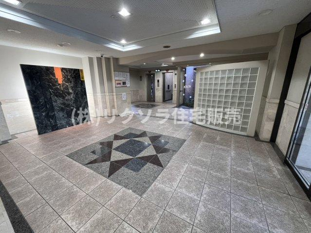 ライオンズガーデン枚方のエントランス|内部
■物件内覧・資金計画相談・住宅ローン相談、リフォーム相談、お問合せ受付中■
※当日・翌日のご内覧、ご相談はお電話でのお問合せがスムーズです！