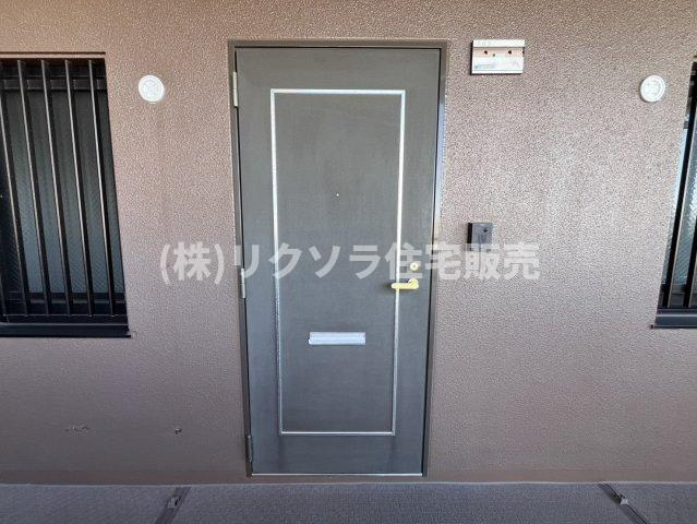 ライオンズガーデン枚方の玄関|■物件内覧・資金計画相談・住宅ローン相談、リフォーム相談、お問合せ受付中■
※当日・翌日のご内覧、ご相談はお電話でのお問合せがスムーズです！