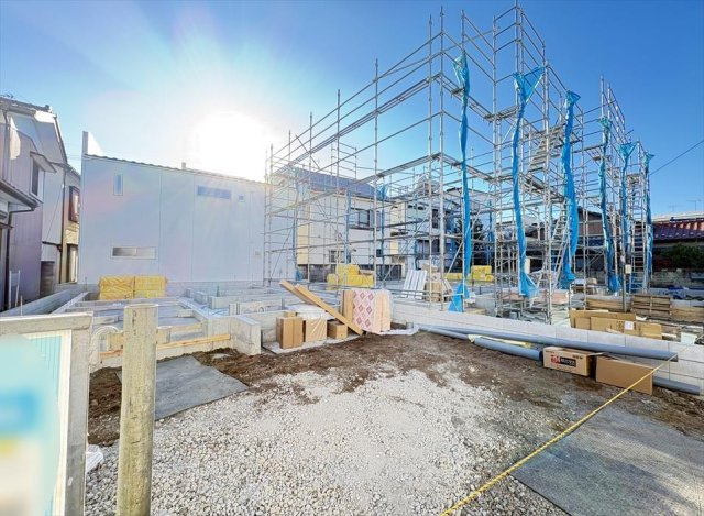 【外観】 | 新座市畑中1丁目　新築一戸建住宅　全3棟　(志木本店) | 販売現地／2025年12月4日撮影　
ファミリーに嬉しい4LDKのゆとりある住空間。