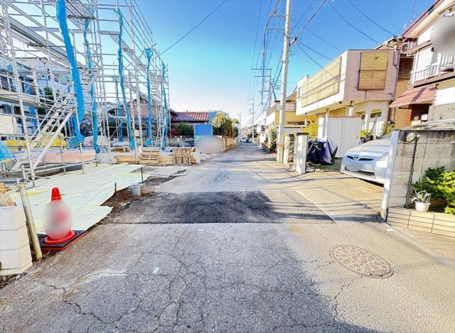 【前面道路含む現地写真】 | 新座市畑中1丁目　新築一戸建住宅　全3棟　(志木本店) | 前面道路の様子／2025年12月4日撮影　
車の通りが少ない閑静な住宅地なので永く快適にお住まいいただける住環境です。