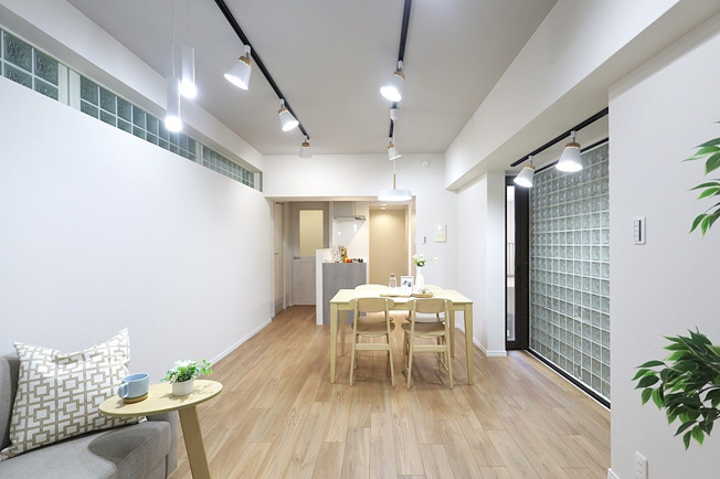 【居間・リビング】 | グランドメゾン住吉大社 | 【LDK：約12.8帖】クロス貼替え、フローリング張替え、水廻り設備一新、ハウスクリーニング済みです☆