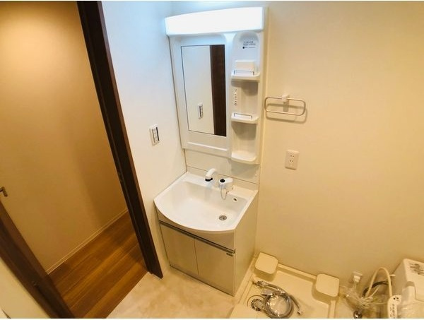 LE COCON本星崎町Ⅱの独立洗面台|独立洗面台、小物を置くことができて便利です