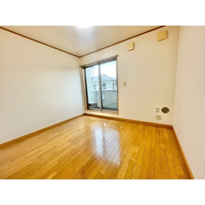 【居間・リビング】 | White Wing | バルコニー付きのリビング