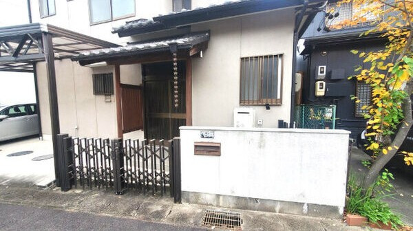 尾張旭戸建てのエントランス