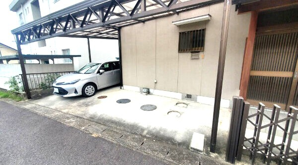 尾張旭戸建ての駐車場
