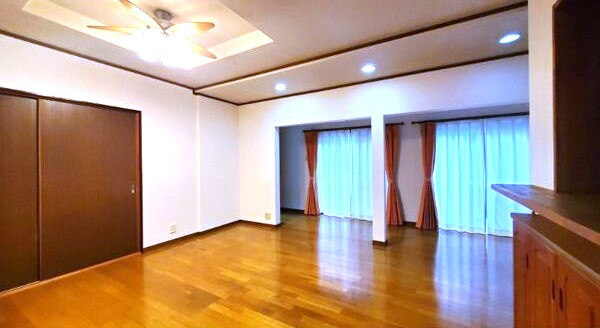 尾張旭戸建ての居間・リビング