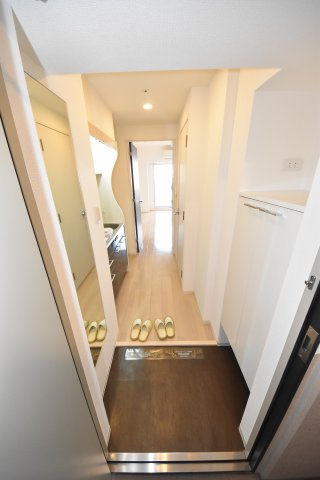 セレニテ北久宝寺の玄関