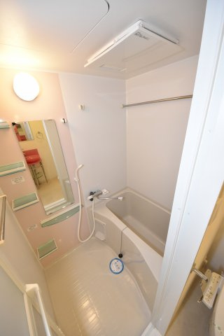 セレニテ北久宝寺の浴室