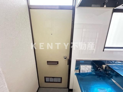 【玄関】 | クリーンハイツ | 収納もある玄関です