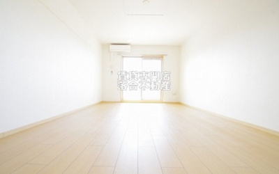 【居間・リビング】 | エレヴァート | 明るくて広々としたお部屋♪