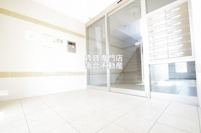 【エントランス】 | エレヴァート | オートロック付きで安心♪