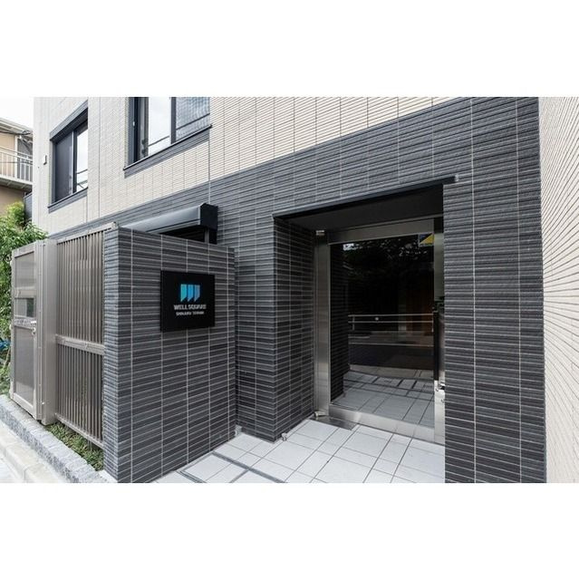 ウェルスクエア新宿戸山のエントランス