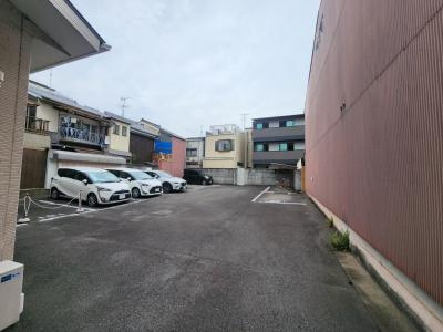 ハイツ竹上の駐車場