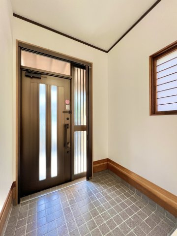 磐田市中泉の玄関|ゆとりある玄関が出迎えてくれます
