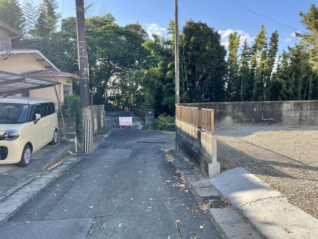 磐田市中泉の前面道路含む現地写真|前面道路を東を向いて撮影しました。