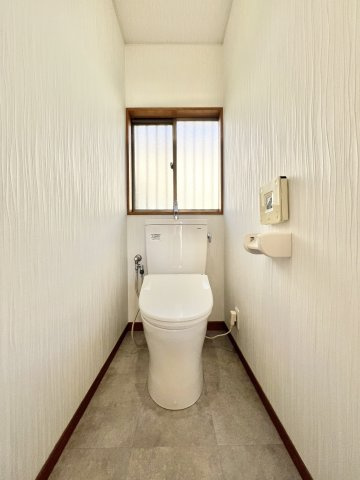 磐田市中泉のトイレ|白を基調とした清潔感があるトイレです。