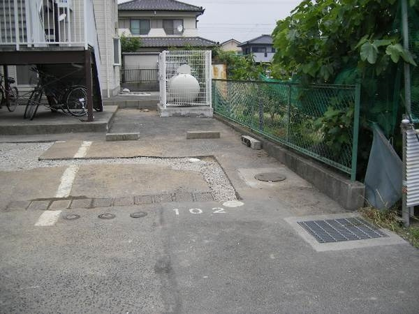 アムール青木Ａの駐車場