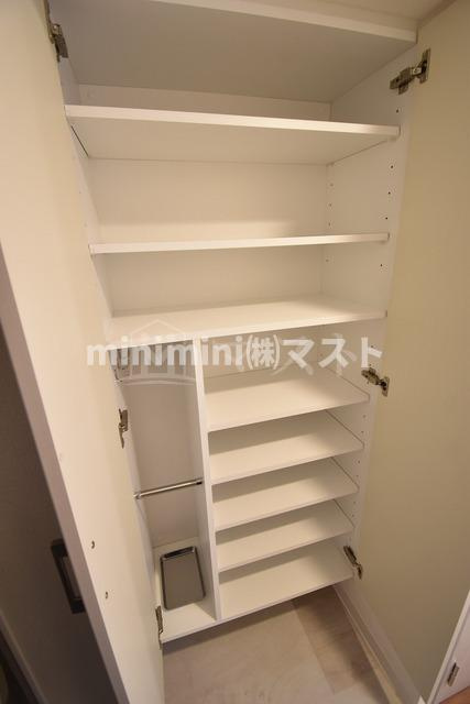 旧サムティ大正リバーテラスの玄関