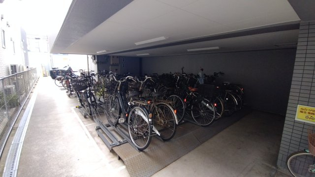 セントラルプラザ東住吉の駐輪場