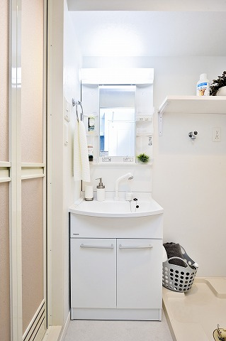 エンクレスト祇園の洗面所|ゆったりとスペースのある洗面所
