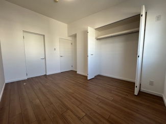 【洋室】 | メゾン横浜能見台B棟 | 洋室約6.1帖　収納豊富で使いやすい洋室です。