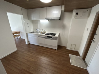 【キッチン】 | メゾン横浜能見台B棟 | ポーチから直接出入りのできるキッチンです。