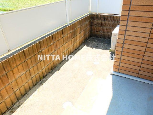 ワイズハウスのバルコニー|専用庭も付いています◇