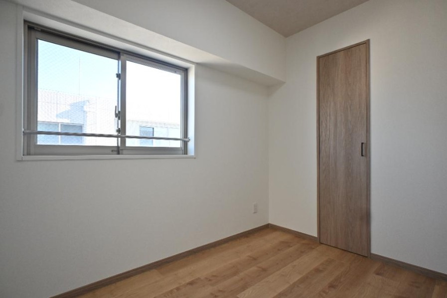 アジールコフレ三軒茶屋の洋室|アジールコフレ三軒茶屋：約４．７帖の洋室もクローゼット・窓付き♪
