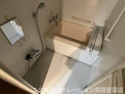 【浴室】 | 幣舞マンション171号室 | 1日の疲れを癒やせるバスルームは白を基調とした空間です♪