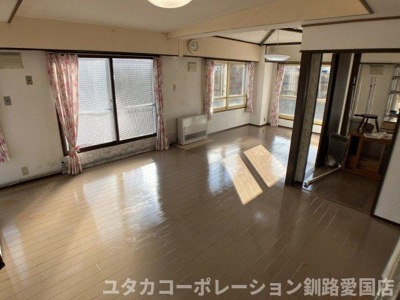 【居間・リビング】 | 幣舞マンション171号室 | 南西向きで日当たり、眺望良好☆