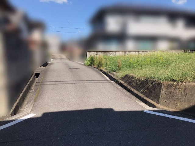 岩出市溝川・土地・56955の前面道路含む現地写真