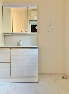 【洗面所】 | 鶴馬戸建 | ゆったりとスペースのある洗面所