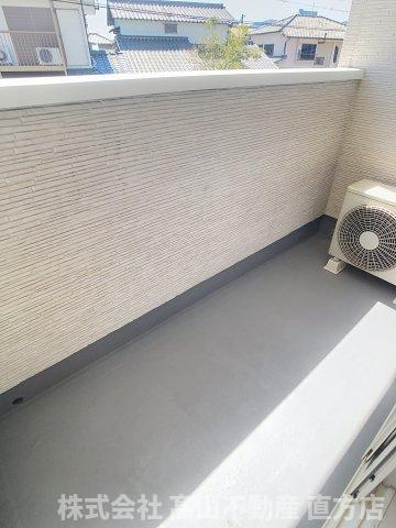 直方市大字知古のアパートのバルコニー
