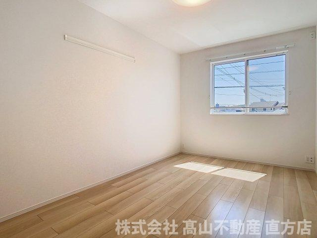 直方市大字知古のアパートの洋室
