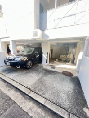 キューブ南塚口Ⅲ (CUBE南塚口Ⅲ)の駐車場