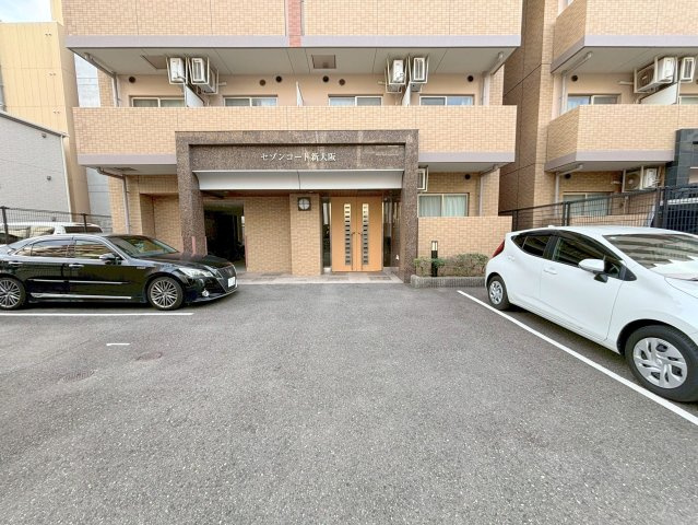 セゾンコート新大阪のエントランス