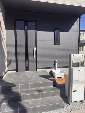 【玄関】 | リーブルガーデン．S　深谷上柴町西第３　 | 現地玄関ポーチ（2026年02月02日）撮影