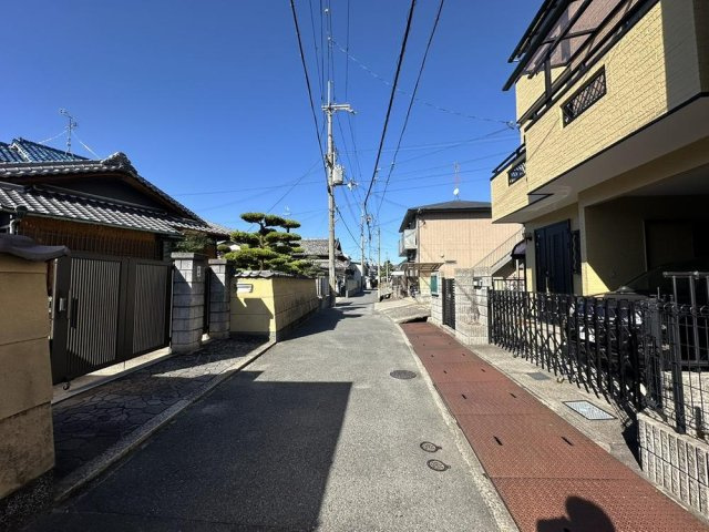 私部２丁目　中古一戸建ての前面道路含む現地写真|■物件内覧・資金計画相談・住宅ローン相談、リフォーム相談、お問合せ受付中■
※当日・翌日のご内覧、ご相談はお電話でのお問合せがスムーズです！