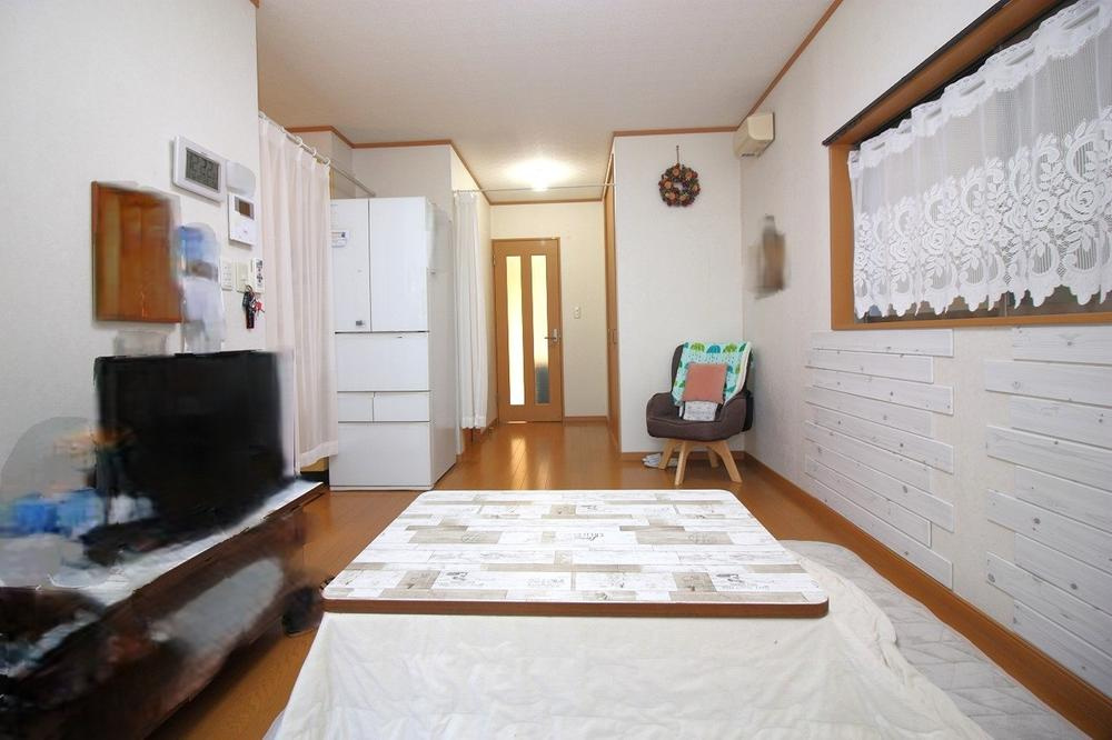 私部２丁目　中古一戸建ての居間・リビング|LDK12.0帖
■物件内覧・資金計画相談・住宅ローン相談、リフォーム相談、お問合せ受付中■
※当日・翌日のご内覧、ご相談はお電話でのお問合せがスムーズです！