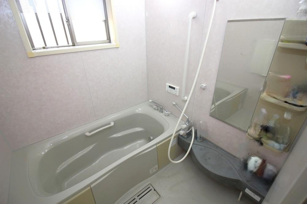 私部２丁目　中古一戸建ての浴室|ユニットバス
■物件内覧・資金計画相談・住宅ローン相談、リフォーム相談、お問合せ受付中■
※当日・翌日のご内覧、ご相談はお電話でのお問合せがスムーズです！