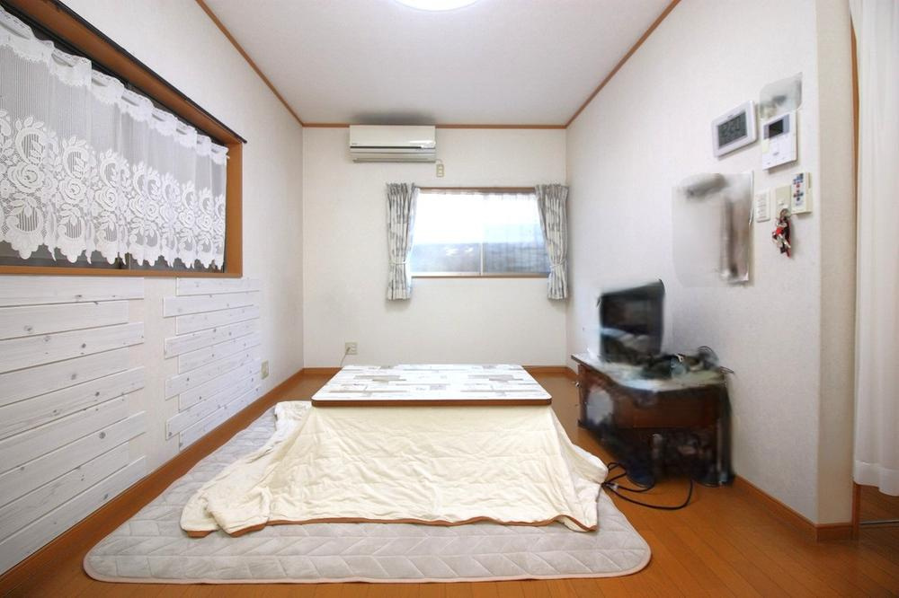 私部２丁目　中古一戸建ての居間・リビング|LDK12.0帖
■物件内覧・資金計画相談・住宅ローン相談、リフォーム相談、お問合せ受付中■
※当日・翌日のご内覧、ご相談はお電話でのお問合せがスムーズです！