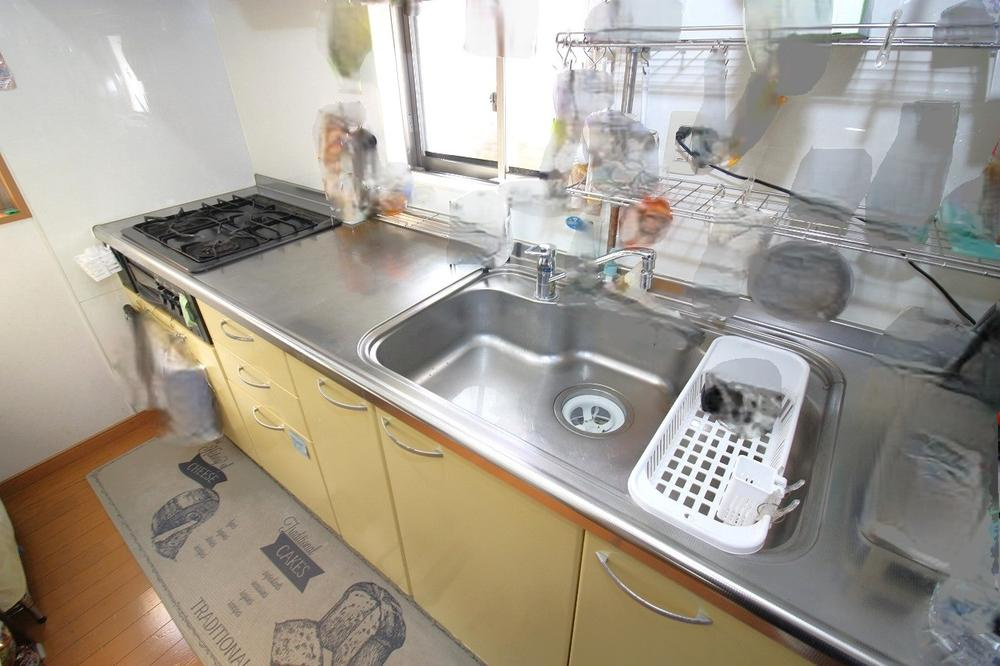 私部２丁目　中古一戸建てのキッチン|システムキッチン
■物件内覧・資金計画相談・住宅ローン相談、リフォーム相談、お問合せ受付中■
※当日・翌日のご内覧、ご相談はお電話でのお問合せがスムーズです！