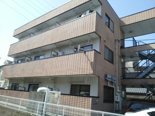 メゾンイースト