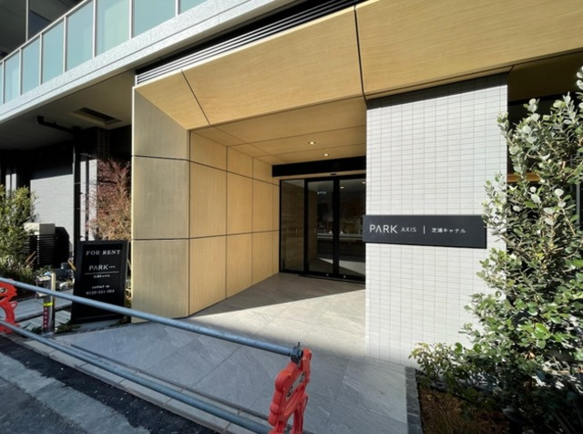 港区海岸３丁目の賃貸マンションのエントランス