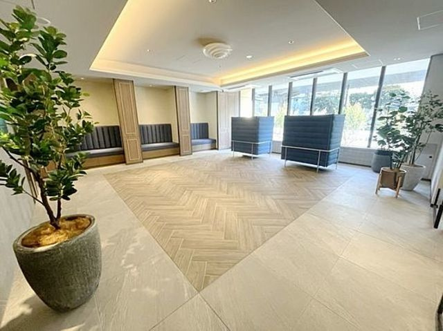 港区海岸３丁目の賃貸マンションのエントランス